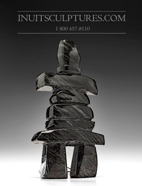 Inukshuk noir 7" par Mosesee Pootoogook