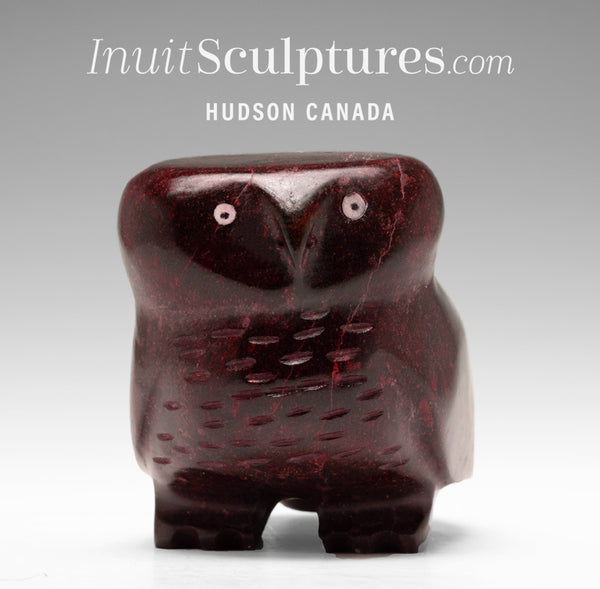 Hibou assis 7" par Kupapik Ningeocheak *Opulent Plum II*